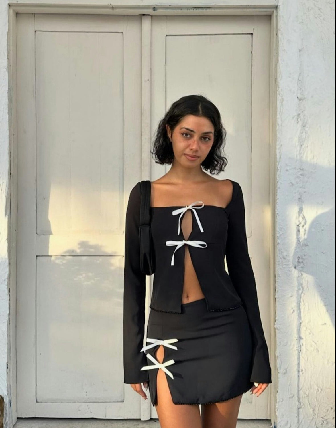 Black and ivory set